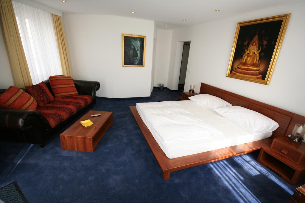 Regina 3*